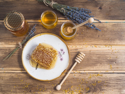 Comment utiliser le miel de lavande pour votre santé et votre vitalité ?